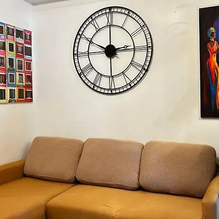 Gertrude Apartment